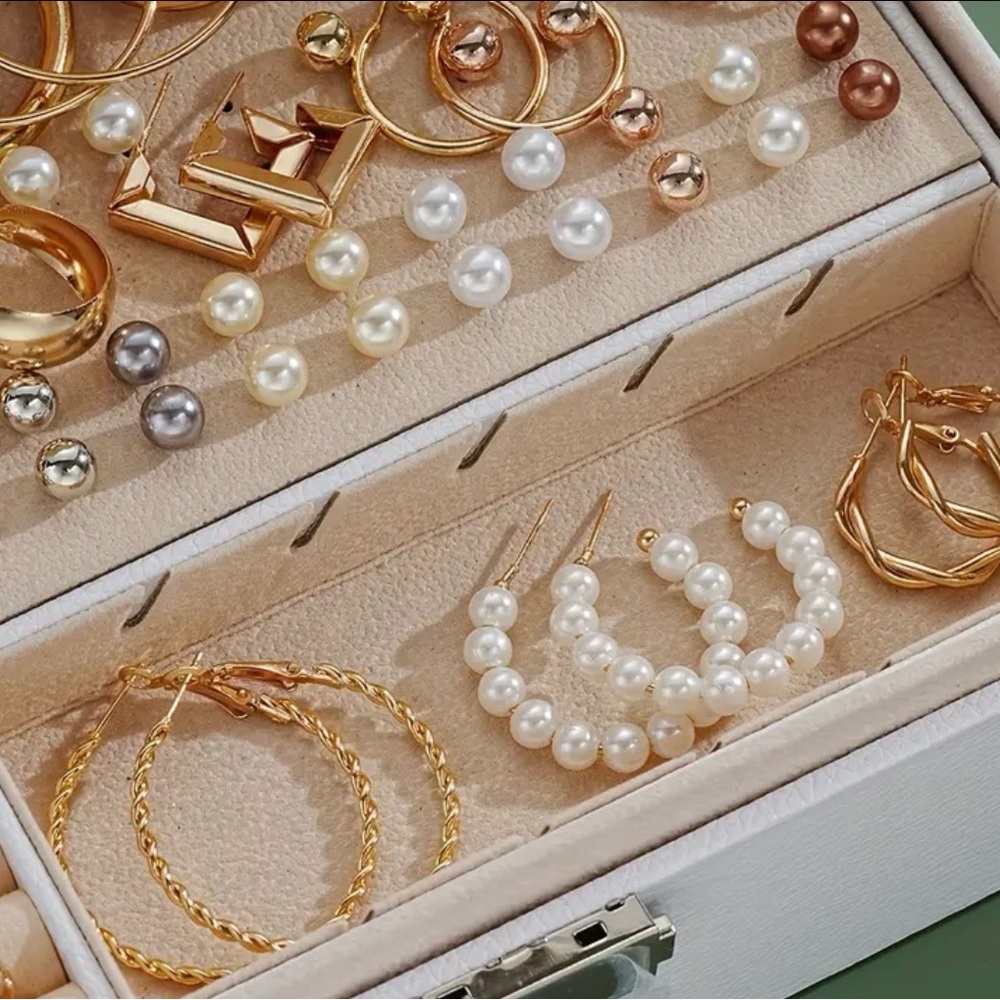 Fashion Jewelry Gold and Silver Necklace Set (12 items per order) - Picture 3 of 4